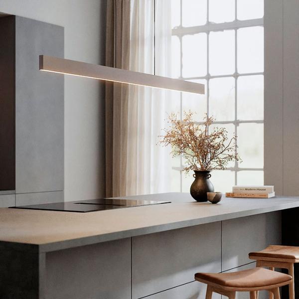 Cassøe Linea lineær pendellampe 150 cm - Mat bronze Cassøe Linea lineær pendellampe 150 cm - Mat bronze